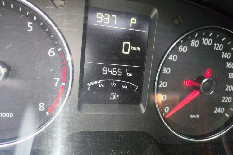 Used Volkswagen Cross Lavida 2014 1.6L Automatic Odometer Close Up