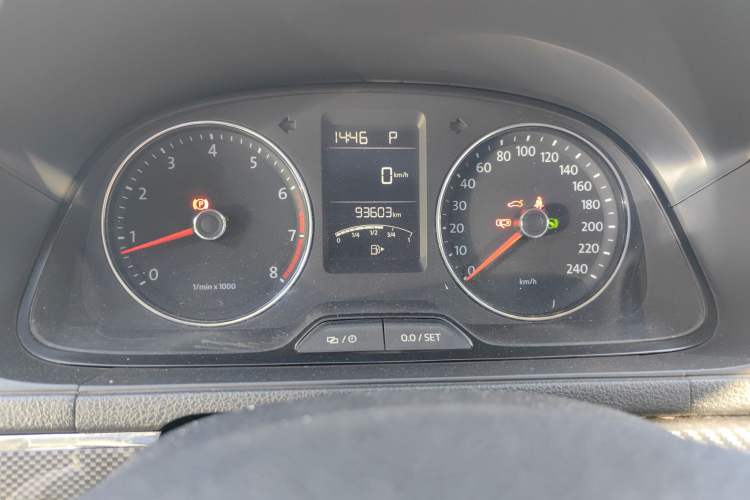 Used Volkswagen Cross Lavida 2014 1.4TSI DSG Odometer Close Up