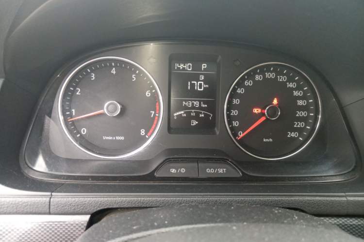 Used Volkswagen Cross Lavida 2014 1.4TSI DSG Odometer Close Up