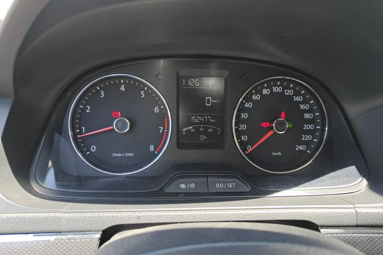 Used Volkswagen Cross Lavida 2014 1.6L Automatic Odometer Close Up
