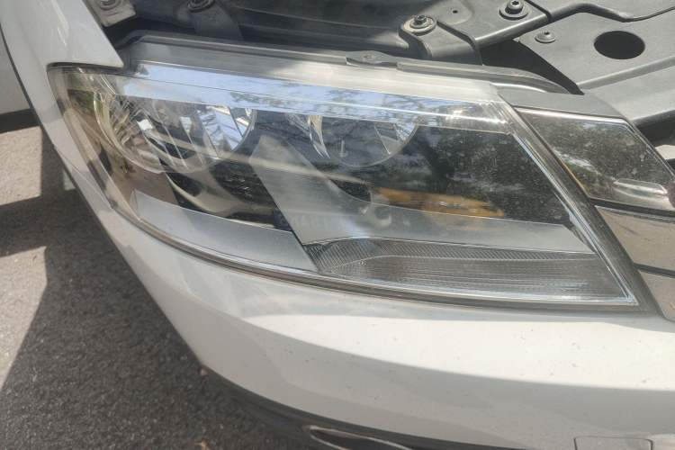 Used Volkswagen Cross Lavida 2014 1.6L Automatic Right Front Headlight
