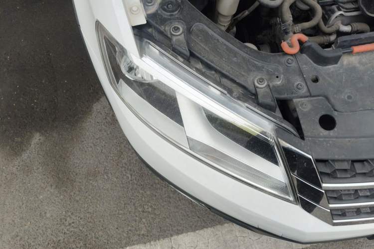 Used Volkswagen Cross Lavida 2014 1.4TSI DSG Right Front Headlight