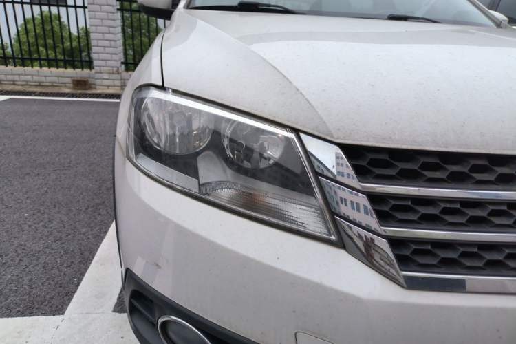 Used Volkswagen Cross Lavida 2014 1.4TSI DSG Right Front Headlight