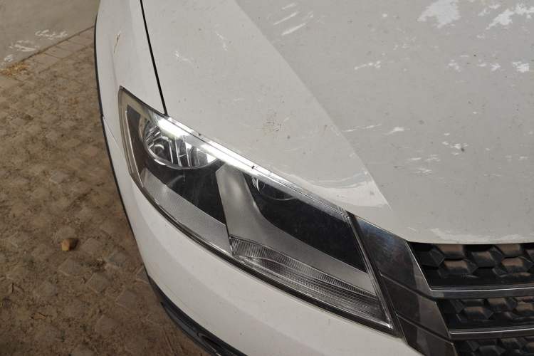 Used Volkswagen Cross Lavida 2014 1.4TSI DSG Right Front Headlight