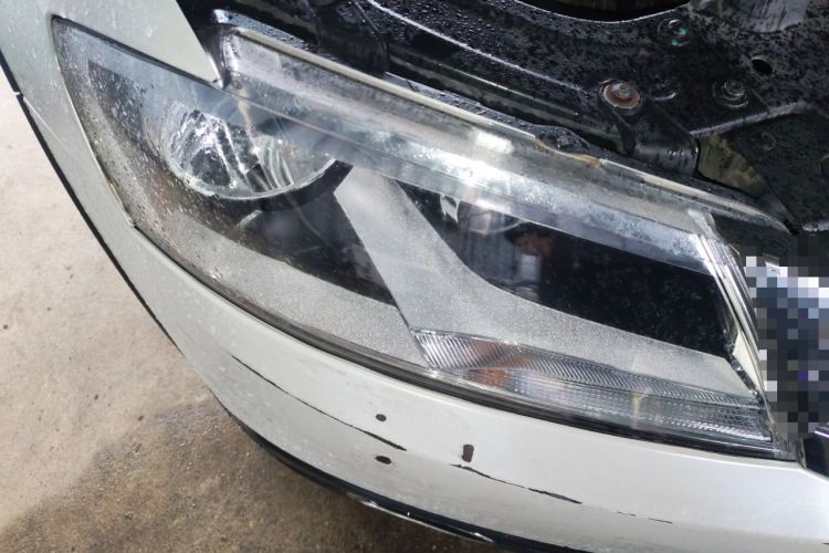 Used Volkswagen Cross Lavida 2014 1.6L Automatic Right Front Headlight