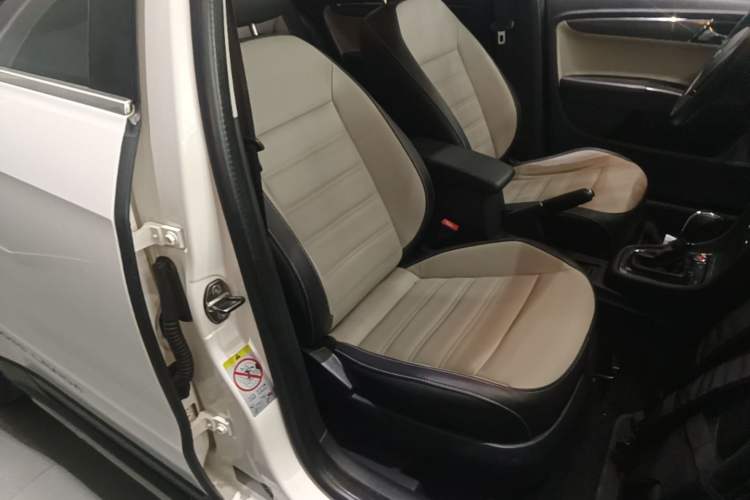 Used Volkswagen Cross Lavida 2014 1.6L Automatic Right Front Seat
