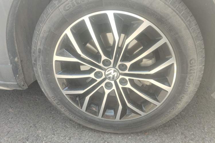 Used Volkswagen Cross Lavida 2014 1.6L Automatic Right Front Wheel Hub