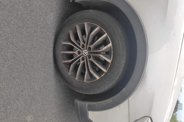 Used Volkswagen Cross Lavida 2014 1.4TSI DSG Right Front Wheel Hub