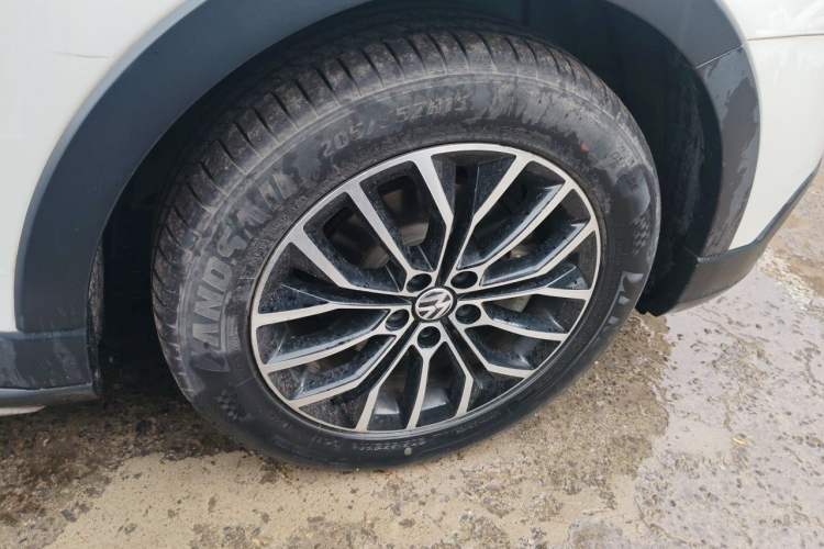 Used Volkswagen Cross Lavida 2014 1.6L Automatic Right Front Wheel Hub