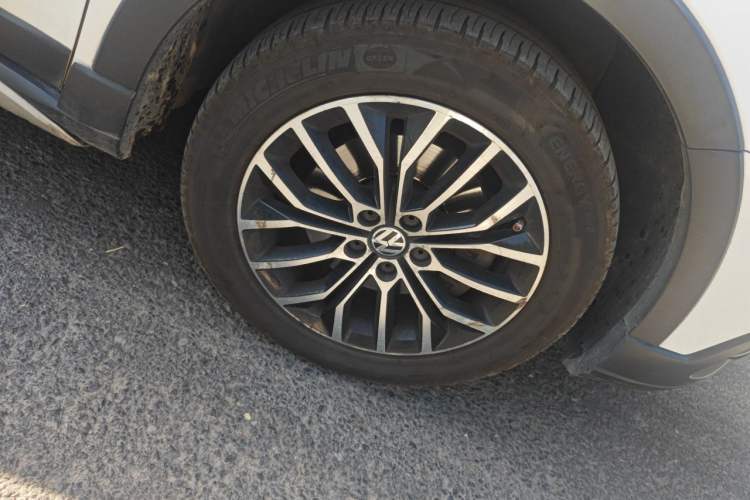 Used Volkswagen Cross Lavida 2014 1.4TSI DSG Right Front Wheel Hub