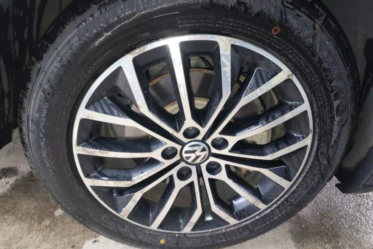 Used Volkswagen Cross Lavida 2014 1.6L Automatic Right Front Wheel Hub