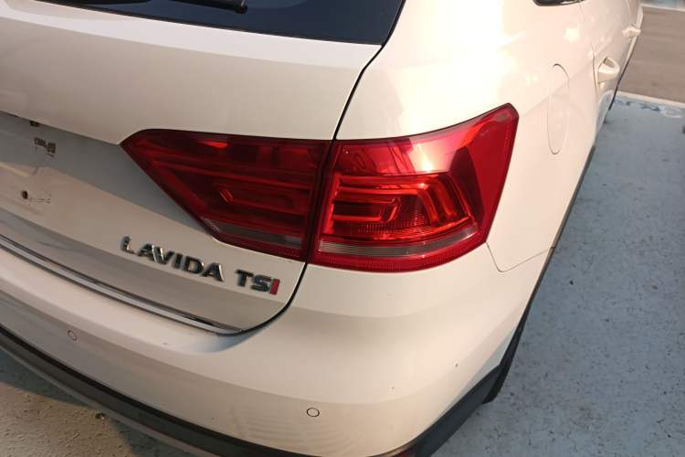 Used Volkswagen Cross Lavida 2014 1.4TSI DSG Right Rear Taillight