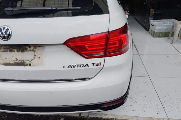 Used Volkswagen Cross Lavida 2014 1.4TSI DSG Right Rear Taillight