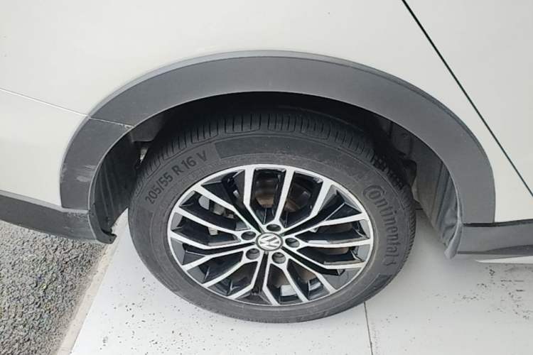 Used Volkswagen Cross Lavida 2014 1.4TSI DSG Right Rear Wheel Hub