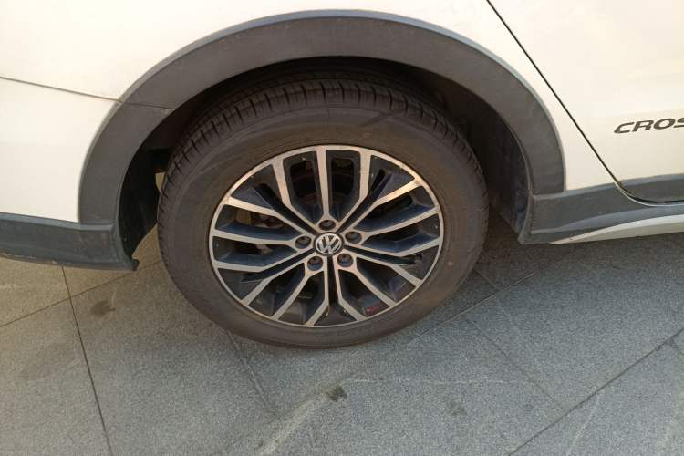 Used Volkswagen Cross Lavida 2014 1.6L Automatic Right Rear Wheel Hub