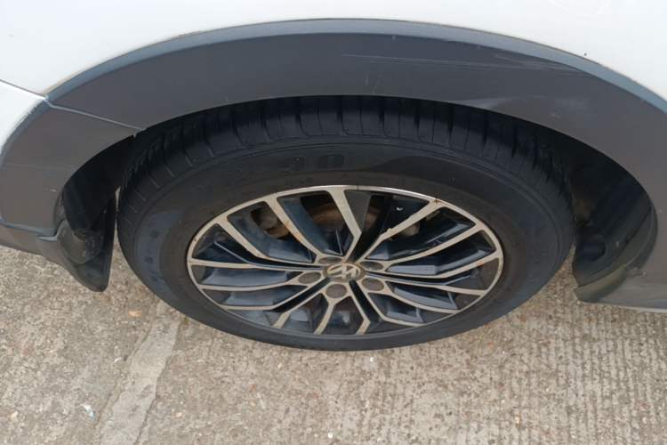 Used Volkswagen Cross Lavida 2014 1.4TSI DSG Right Rear Wheel Hub