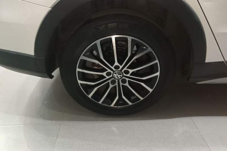 Used Volkswagen Cross Lavida 2014 1.6L Automatic Right Rear Wheel Hub