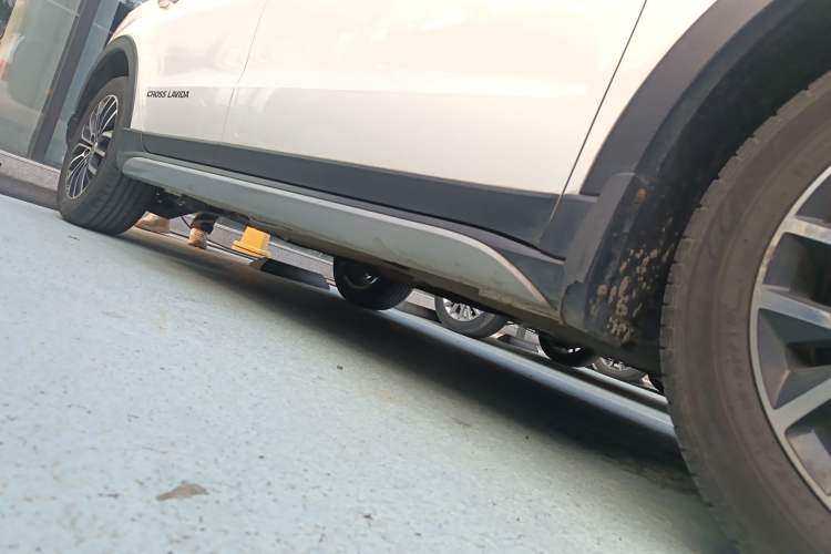 Used Volkswagen Cross Lavida 2014 1.4TSI DSG Right Side Sill