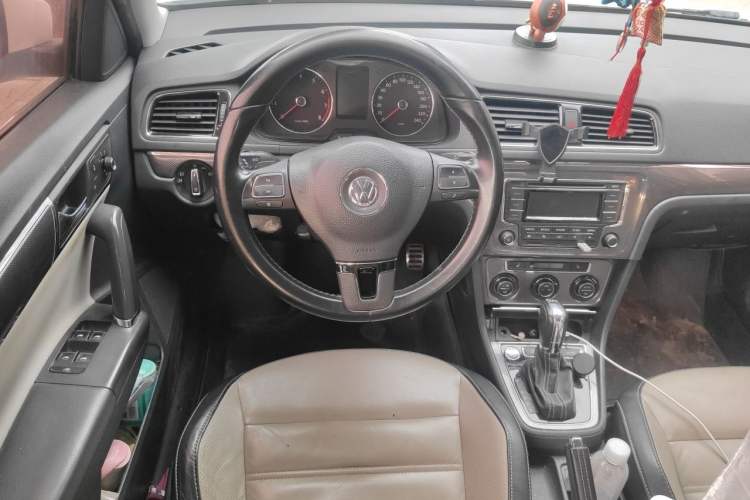 Used Volkswagen Cross Lavida 2014 1.4TSI DSG Steering Wheel