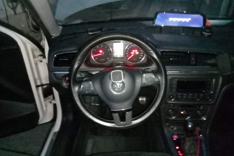 Used Volkswagen Cross Lavida 2014 1.4TSI DSG Steering Wheel