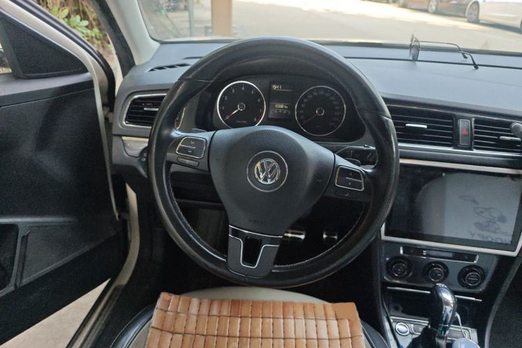 Used Volkswagen Cross Lavida 2014 1.4TSI DSG Steering Wheel