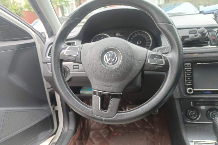 Used Volkswagen Cross Lavida 2014 1.4TSI DSG Steering Wheel
