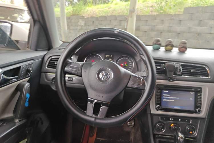 Used Volkswagen Cross Lavida 2014 1.4TSI DSG Steering Wheel