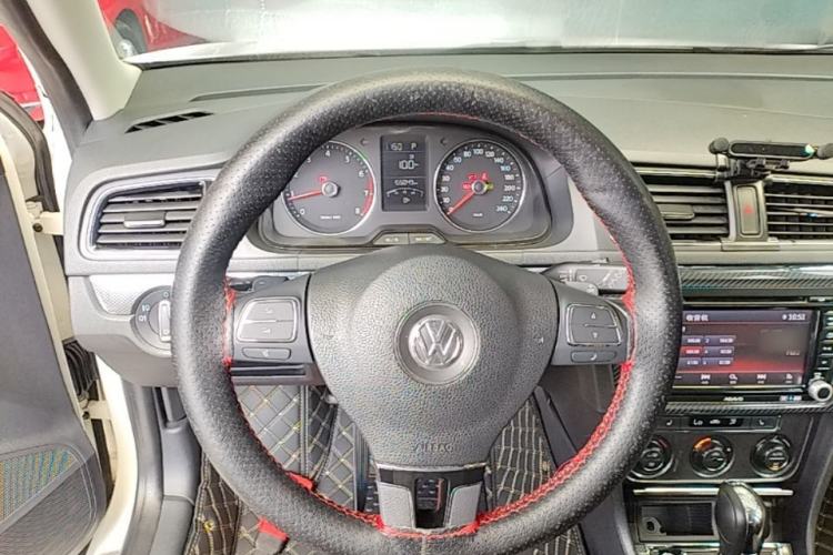 Used Volkswagen Cross Lavida 2014 1.4TSI DSG Steering Wheel