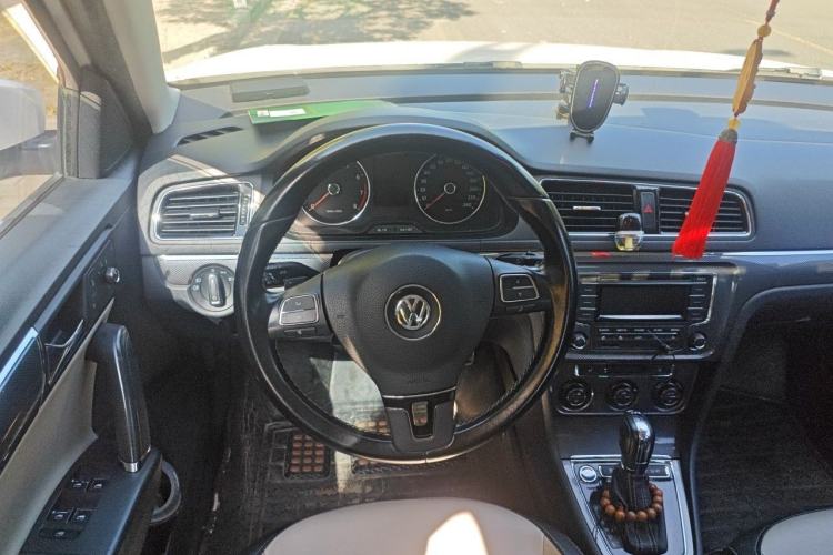 Used Volkswagen Cross Lavida 2014 1.4TSI DSG Steering Wheel