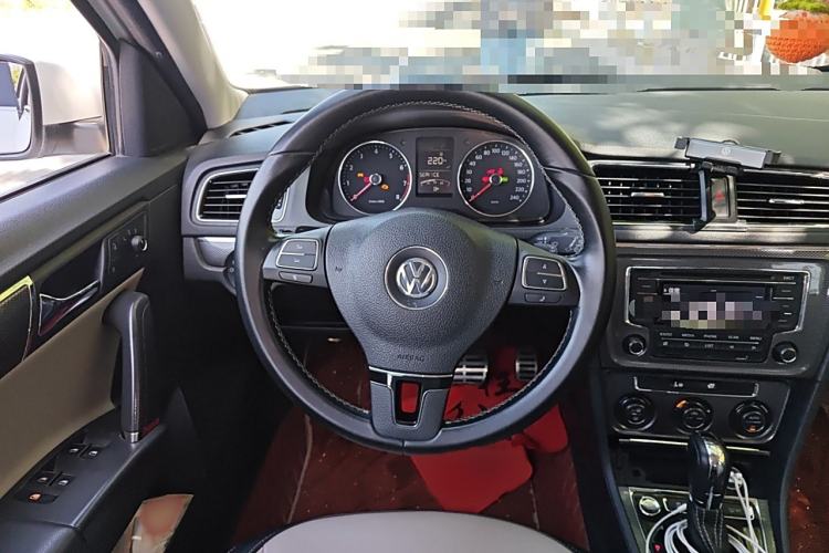 Used Volkswagen Cross Lavida 2014 1.6L Automatic Steering Wheel