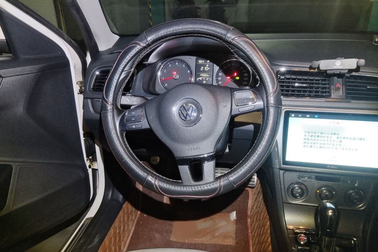 Used Volkswagen Cross Lavida 2014 1.4TSI DSG Steering Wheel