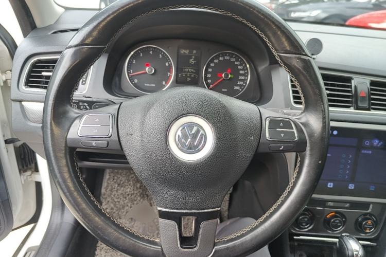 Used Volkswagen Cross Lavida 2014 1.6L Automatic Steering Wheel