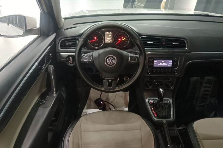 Used Volkswagen Cross Lavida 2014 1.6L Automatic Steering Wheel