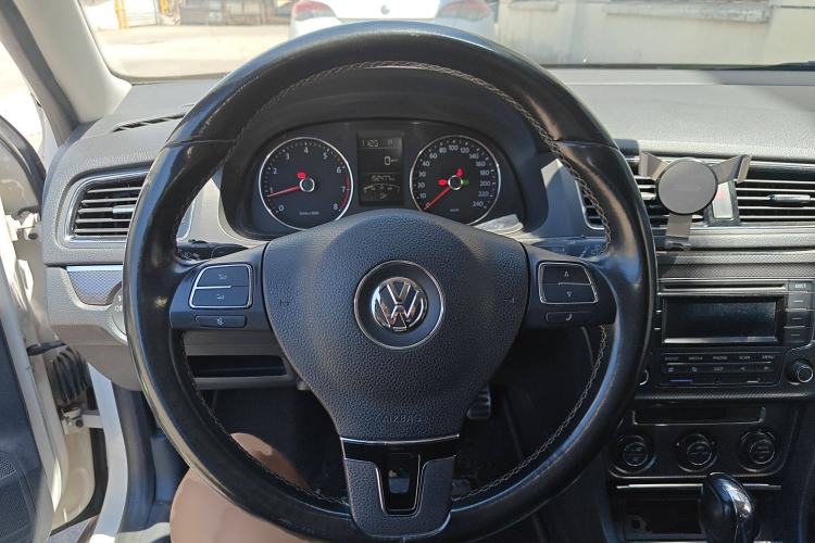 Used Volkswagen Cross Lavida 2014 1.6L Automatic Steering Wheel