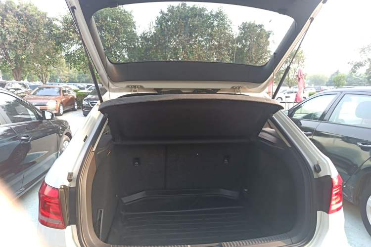 Used Volkswagen Cross Lavida 2014 1.4TSI DSG Trunk