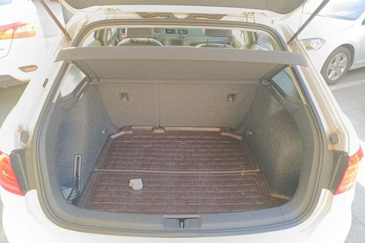 Used Volkswagen Cross Lavida 2014 1.6L Automatic Trunk