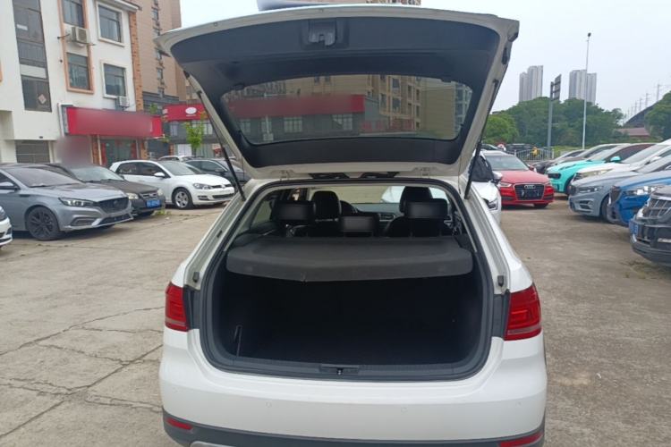 Used Volkswagen Cross Lavida 2014 1.4TSI DSG Trunk