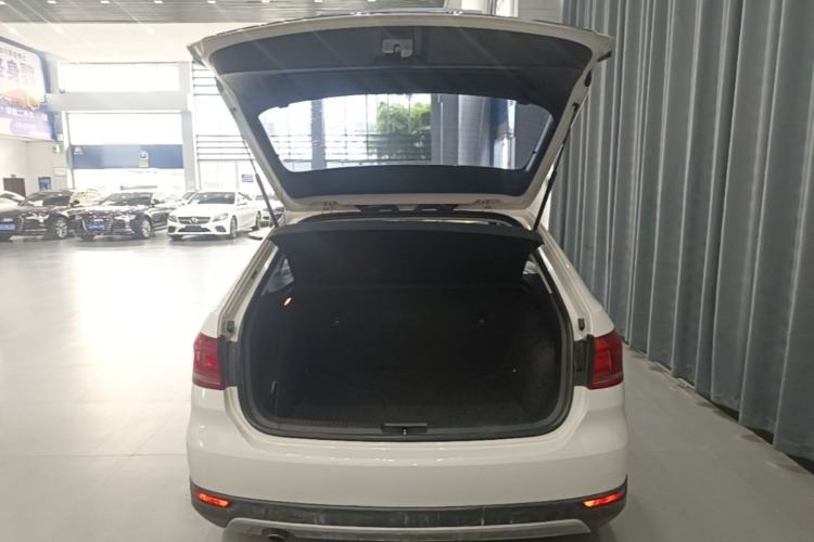 Used Volkswagen Cross Lavida 2014 1.6L Automatic Trunk
