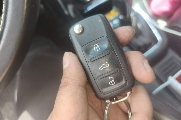 Used Volkswagen Cross Lavida 2014 1.6L Automatic Vehicle Key