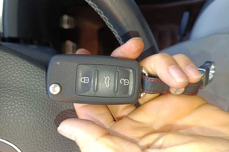 Used Volkswagen Cross Lavida 2014 1.6L Automatic Vehicle Key