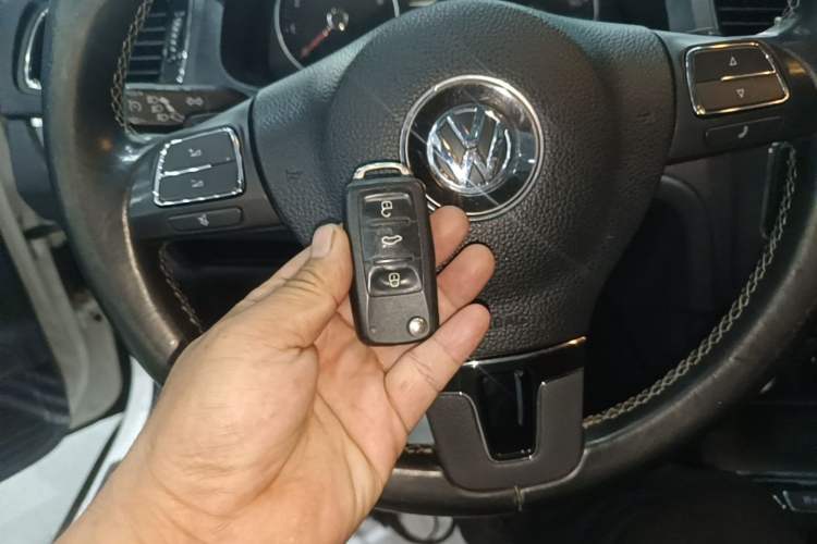 Used Volkswagen Cross Lavida 2014 1.6L Automatic Vehicle Key