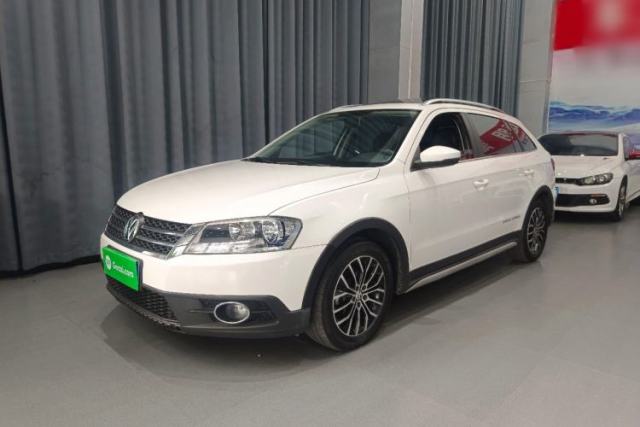 Ojetý Volkswagen Cross Lavida 2014 1.6L Automatic