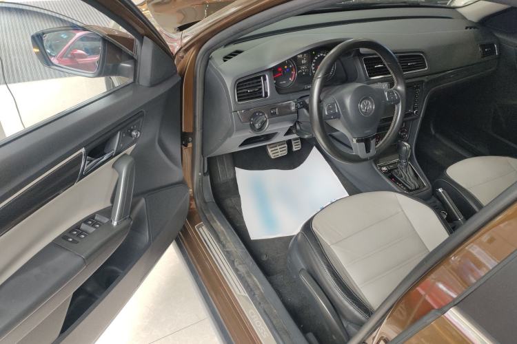 Used Volkswagen Cross Lavida 2014 1.6L Automatic Driver Seat