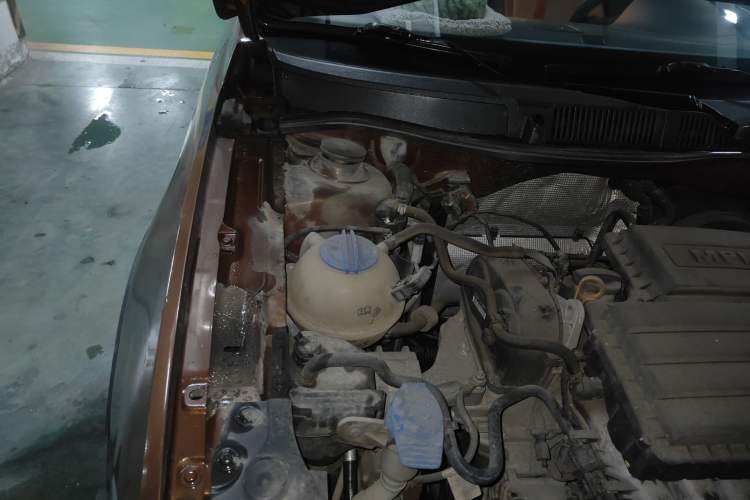 Used Volkswagen Cross Lavida 2014 1.6L Automatic Engine Bay Right