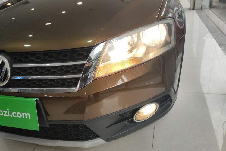 Used Volkswagen Cross Lavida 2014 1.6L Automatic Left Front Headlight