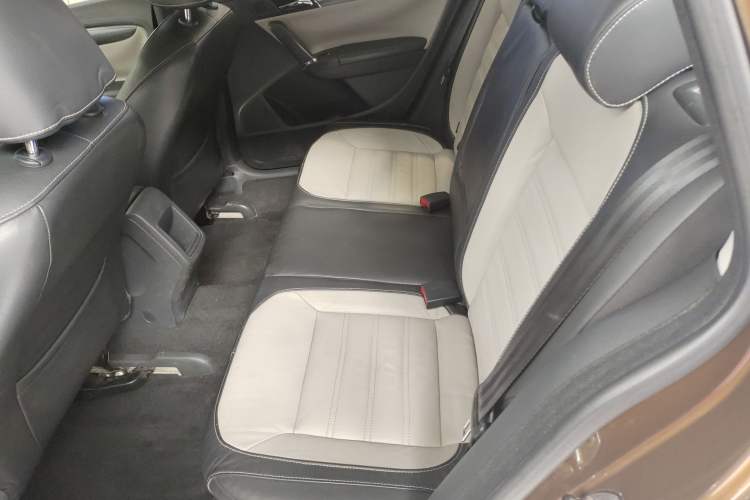 Used Volkswagen Cross Lavida 2014 1.6L Automatic Left Rear Seat