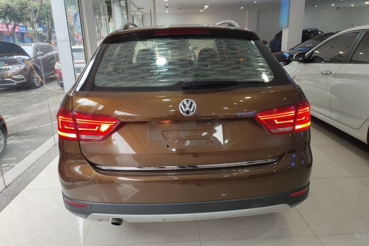 Used Volkswagen Cross Lavida 2014 1.6L Automatic Rear
