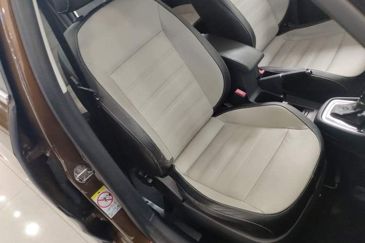 Used Volkswagen Cross Lavida 2014 1.6L Automatic Right Front Seat