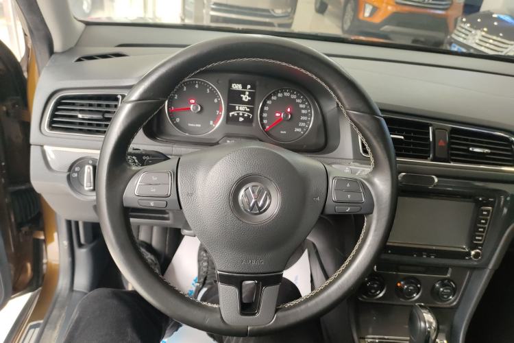 Used Volkswagen Cross Lavida 2014 1.6L Automatic Steering Wheel