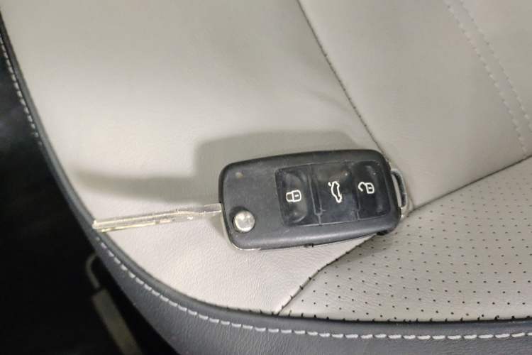 Used Volkswagen Cross Lavida 2014 1.6L Automatic Vehicle Key